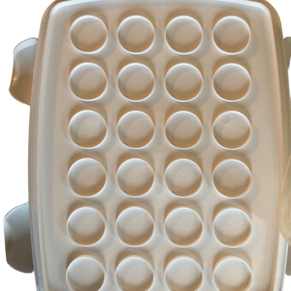 Wilton Cupcake Mini Muffin Covered Take Along Storage Container White 12-24CT - Picture 3 of 7